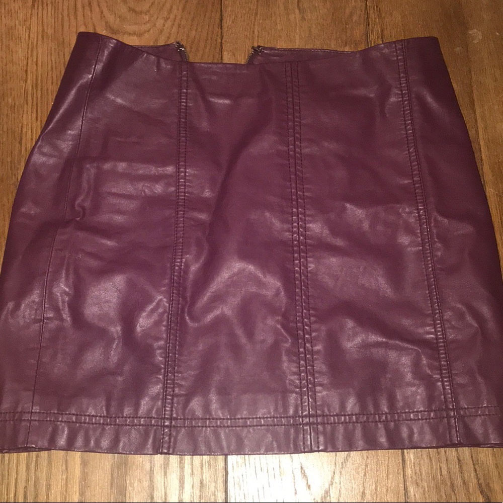 (FREE PEOPLE  faux leather mini skirt